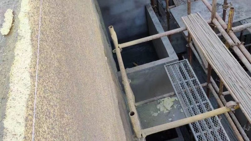 屋面防水材料选择：丙烯酸与聚氨酯的适用场景分析